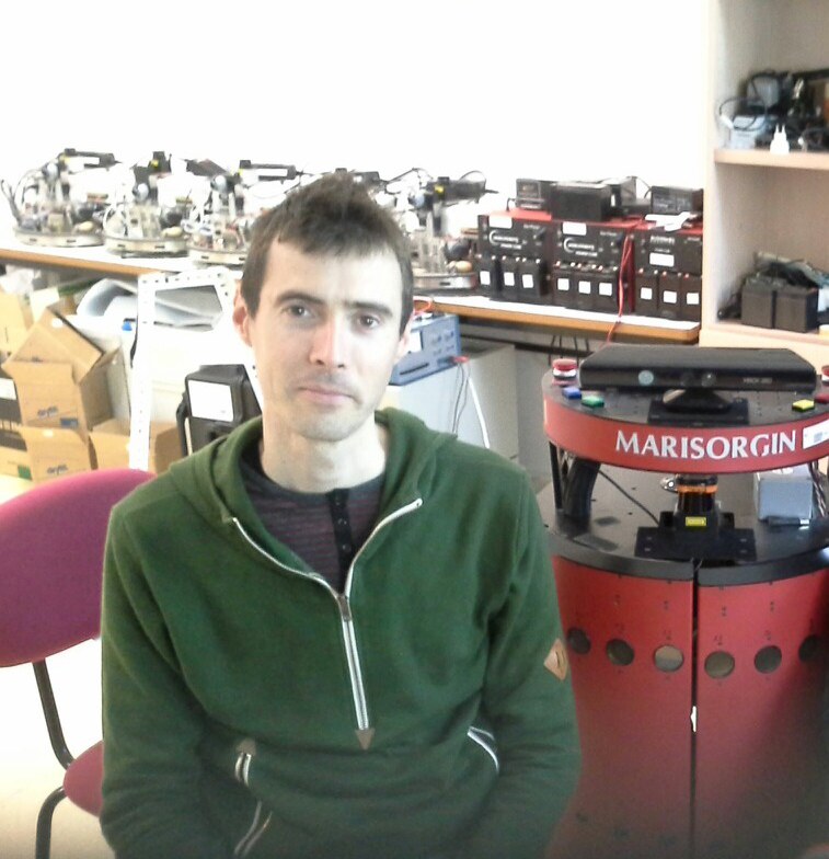 Aitzol Astigarraga: “Bertsotan egiteko gaitasuna erakutsiko duen robot autonomoa garatzea da nire erronka” Aitzol Astigarraga: “Bertsotan egiteko gaitasuna erakutsiko duen robot autonomoa garatzea da nire erronka”