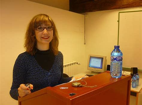 Elena López de Arana: "Haur eskoletan goiz eta arratsalde dauden umeek kortisol patroi aldaketa izan dezakete" Elena López de Arana: "Haur eskoletan goiz eta arratsalde dauden umeek kortisol patroi aldaketa izan dezakete"