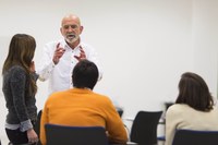 Gotzon Carcar:” Gizaki bati egin diezaiokegun kalte handienetarikoa bere buruaz arduratzeko ikasbidea lapurtzea da”