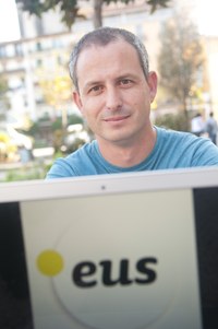 Josu Waliño: "Ez gara ohartzen Interneten nabigatzen dugunean zein garrantzitsua den gure gailua euskaraz nabigatzeko konfiguratuta egotea"