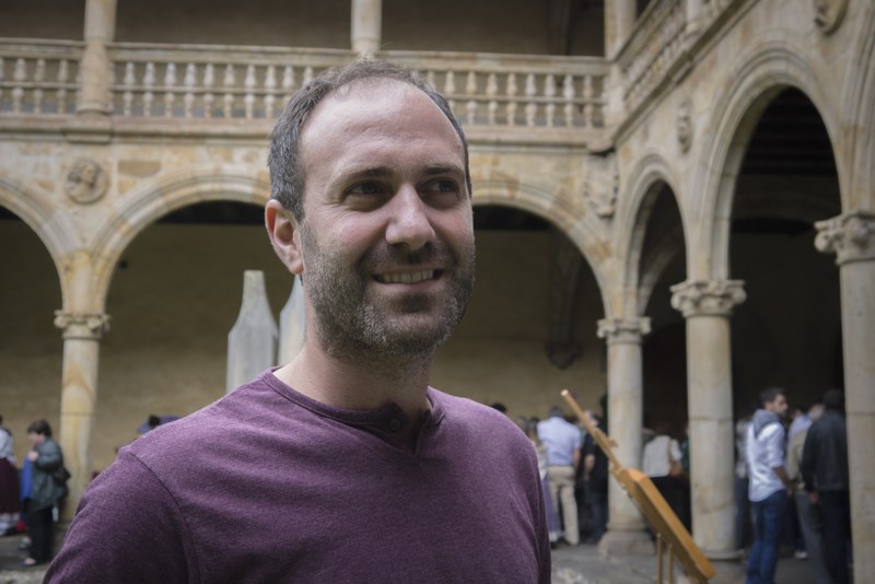 Juanmari Agirreurreta: "Nirea Sartreri buruz euskaraz egin den lehen doktore tesia da… Betoz hamaika ikerketa eta betoz euskaraz guztiak" Juanmari Agirreurreta: "Nirea Sartreri buruz euskaraz egin den lehen doktore tesia da… Betoz hamaika ikerketa eta betoz euskaraz guztiak"