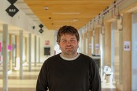 Oxel Azkarate: "Pertsona Kooperatiboaz ari garenean ikasleen edo pertsonen izateari buruz ari gara, besteekin elkarkidetzan jardun eta harreman positiboak eraikitzeari buruz"