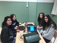 Bilboko Artxandape Ikastolako gazteek automatikoki irekitzen den zaborrontzi bat diseinatu dute Zientzia Azokan