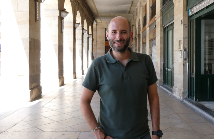 Aitor Bedialauneta Arrate: «Zeinu-hizkuntza ez da bigarren mailako baliabide gisa ulertu behar, haur gorraren garapen integralerako hizkuntza-bektore gisa baizik»