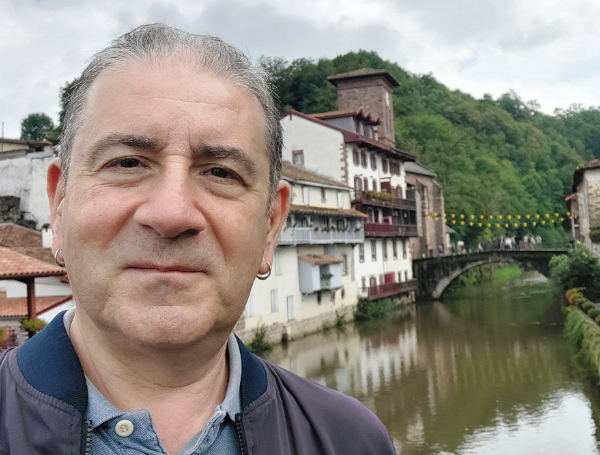 Asier Larrinaga Larrazabal: "Zientziaren oinarrietara hurbiltzeko kazetari batek izan ditzakeen ezagutza, gaitasun eta esperientzietatik abiatzen ahalegindu naiz"