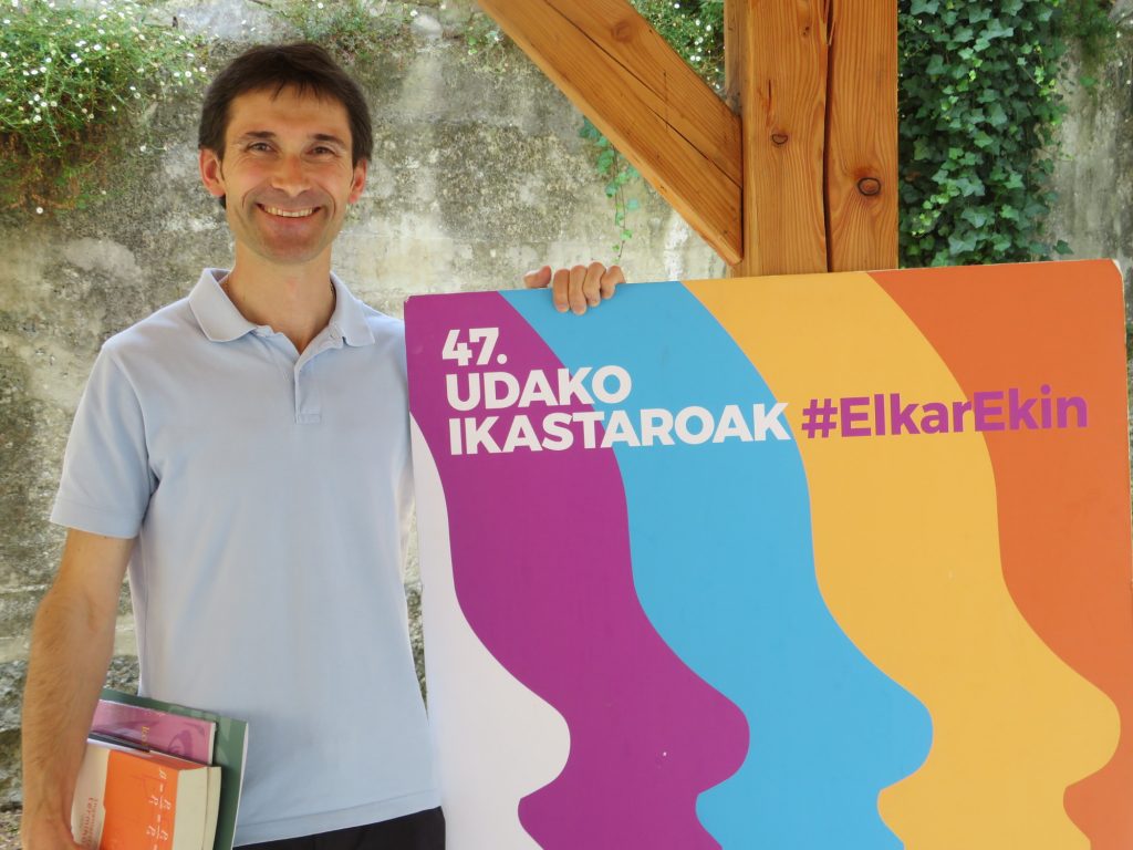 Ibon Zaldua: “Jendea ezagutzeko aukera ematen dute Udako Ikastaroek eta hainbat gaitan ikuspegi zabalagoa izateko ere aukera ona dira”