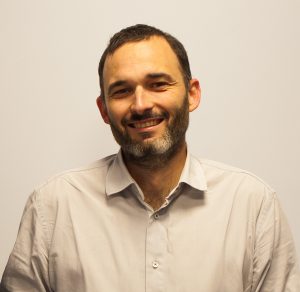 Jon Elzo: “Oso interesgarria litzake euskarak, bisitariekin dituen 'kontaktu uneetan', sortzen duen inpaktu emozionala ezagutzea"