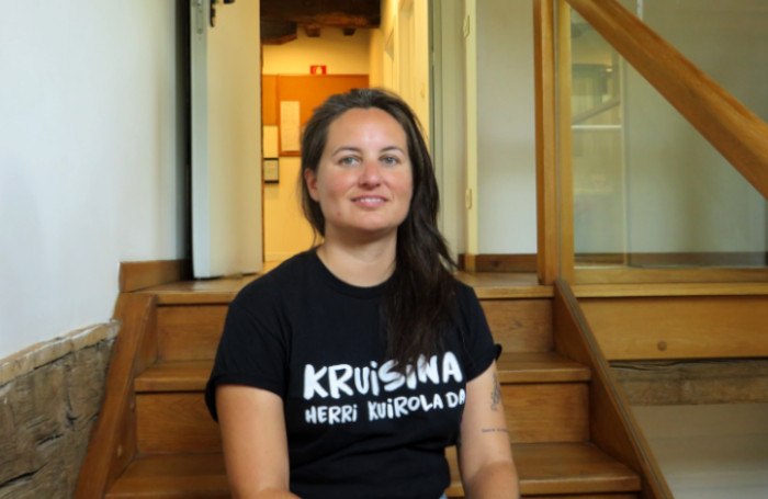 June Fernandez Casete: "Gure arnasguneak besteen itoguneak izan daitezke"